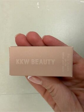 KKW Beauty Highlighter - Soft Nude Peach
